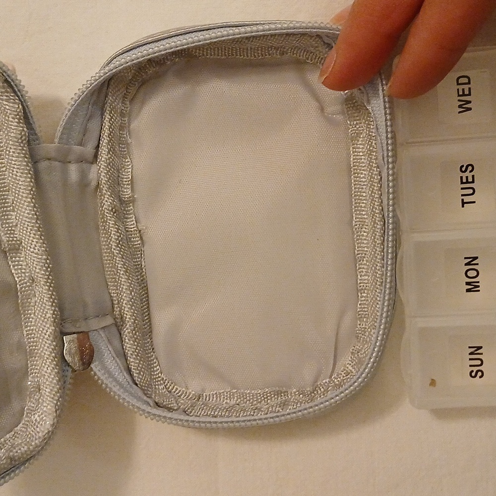 Pill case - Picture 6 of 8
